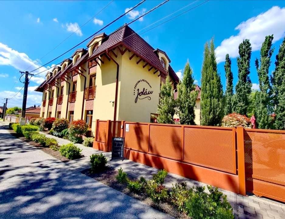 Jolan Pension & Restaurant Cicov Exterior foto