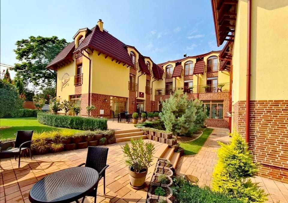 Jolan Pension & Restaurant Cicov Exterior foto