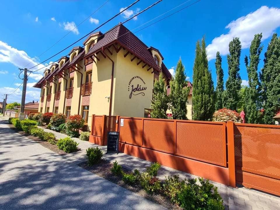 Jolan Pension & Restaurant Cicov Exterior foto
