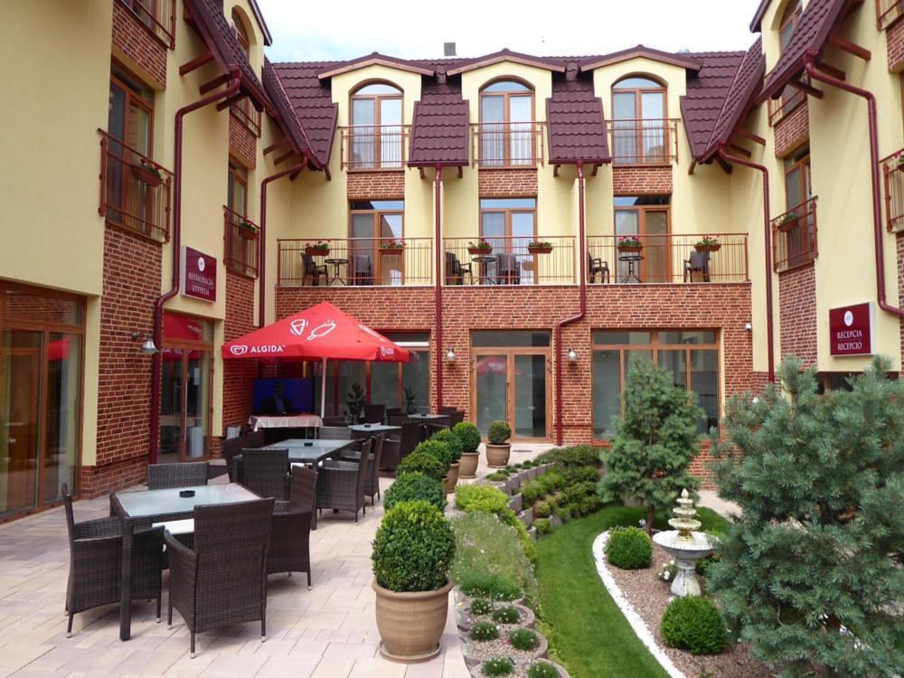 Jolan Pension & Restaurant Cicov Exterior foto