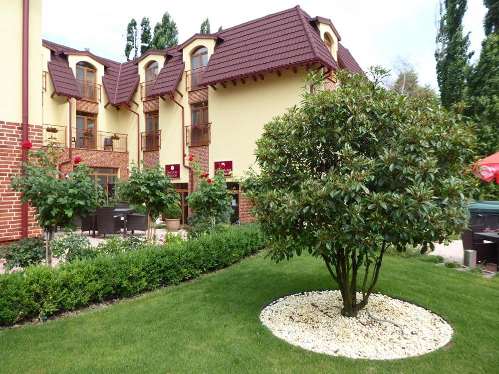 Jolan Pension & Restaurant Cicov Exterior foto