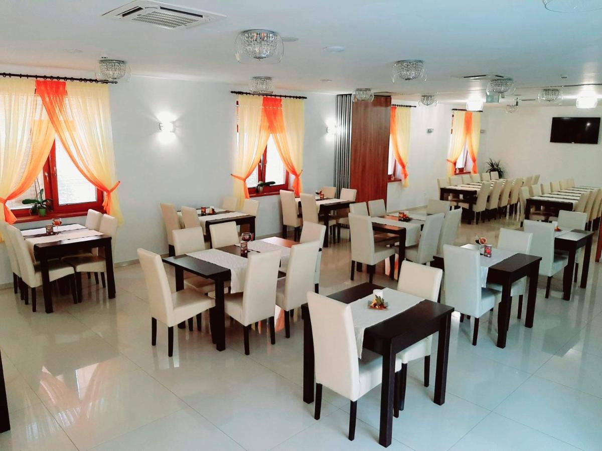 Jolan Pension & Restaurant Cicov Exterior foto